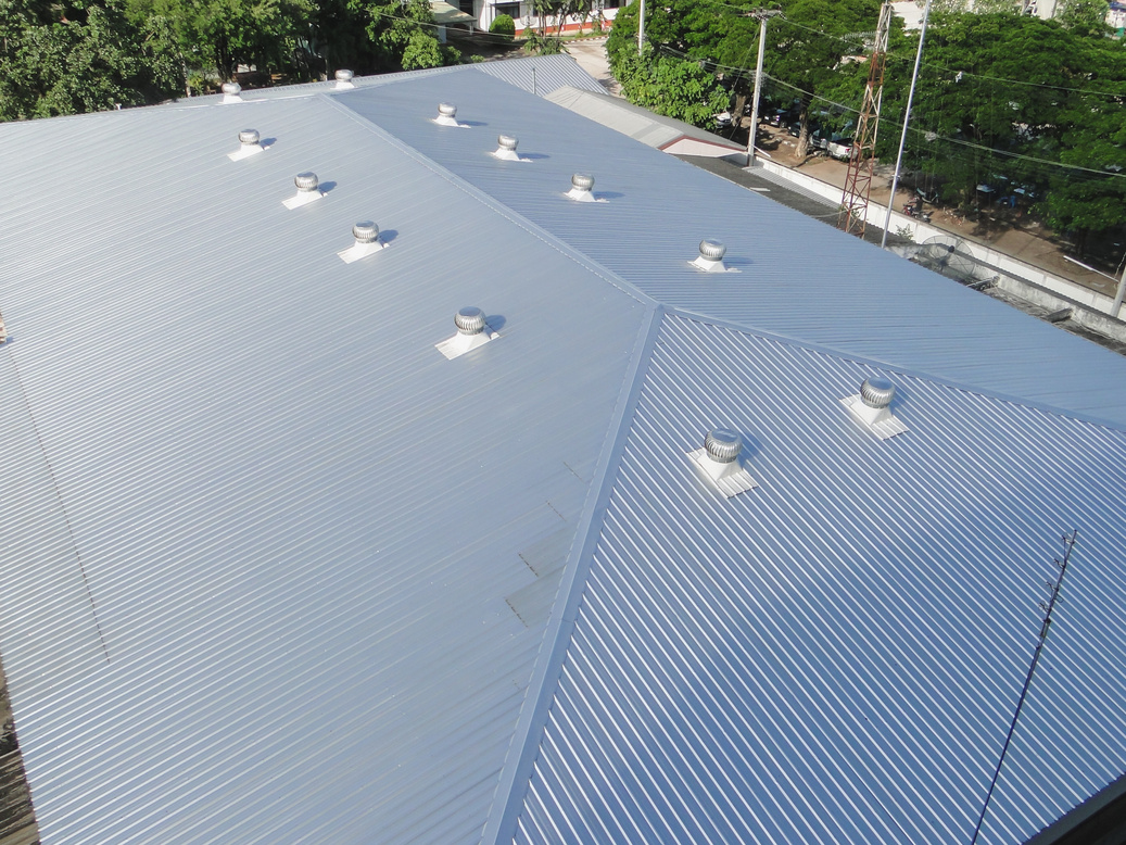 Metal roofing in commercial construction